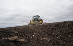 Аграрии Львовской области начали сев яровых культур